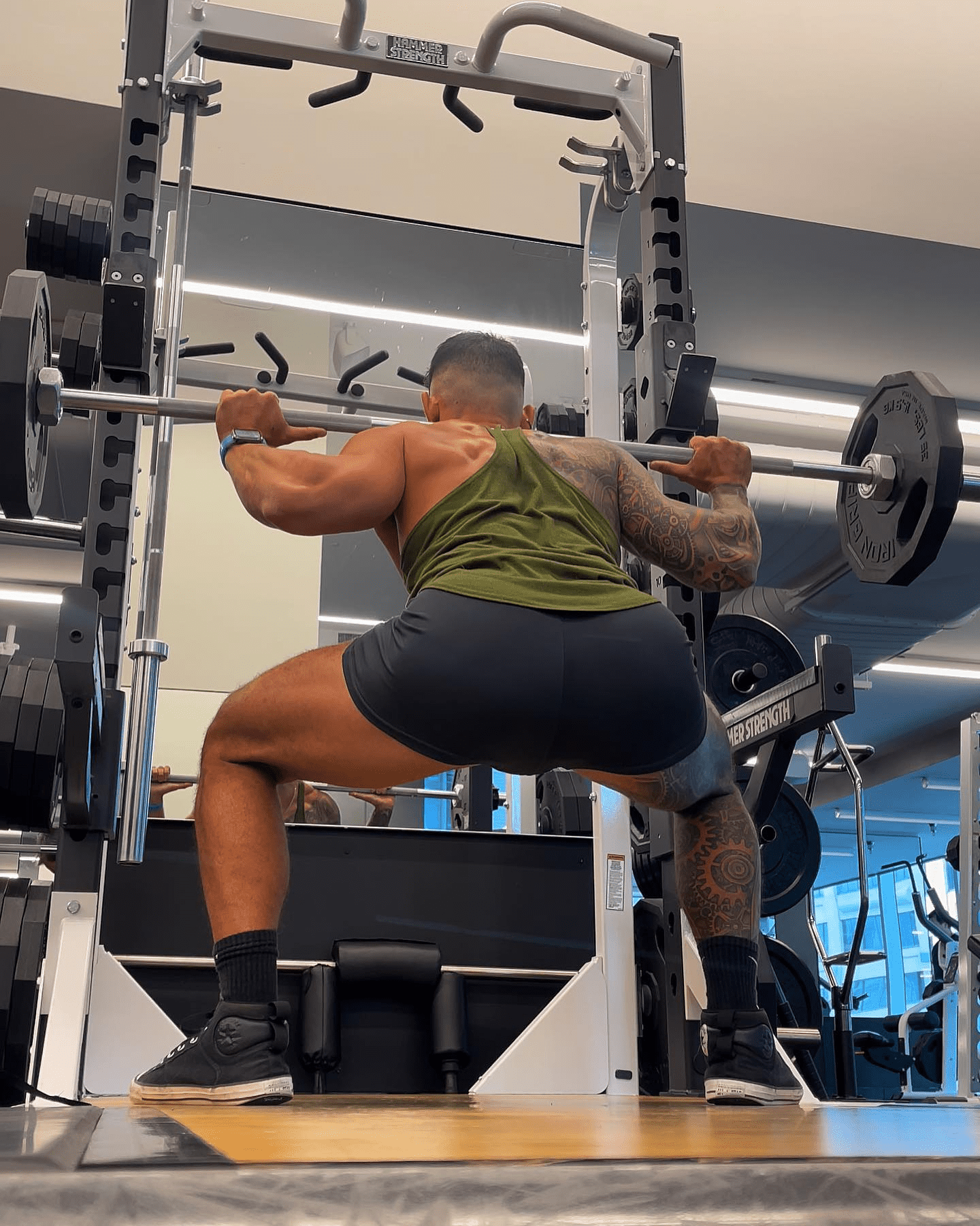 barbell sumo squat